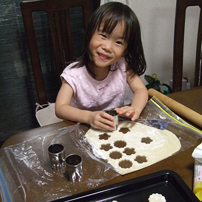 ママと一緒にクッキー作り！