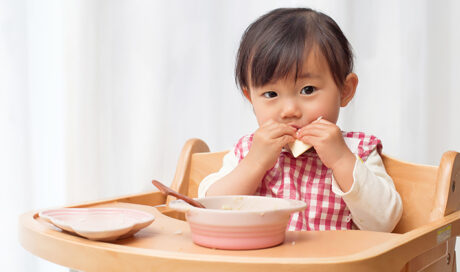 口の機能やことばの発達に“かじりつき食べ”が重要
