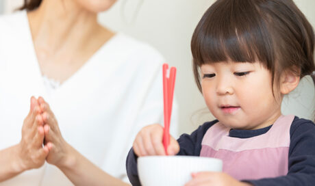 お箸をもたせるときの上手な教え方とは？